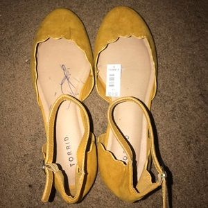 Mustard flats / wide. Never worn